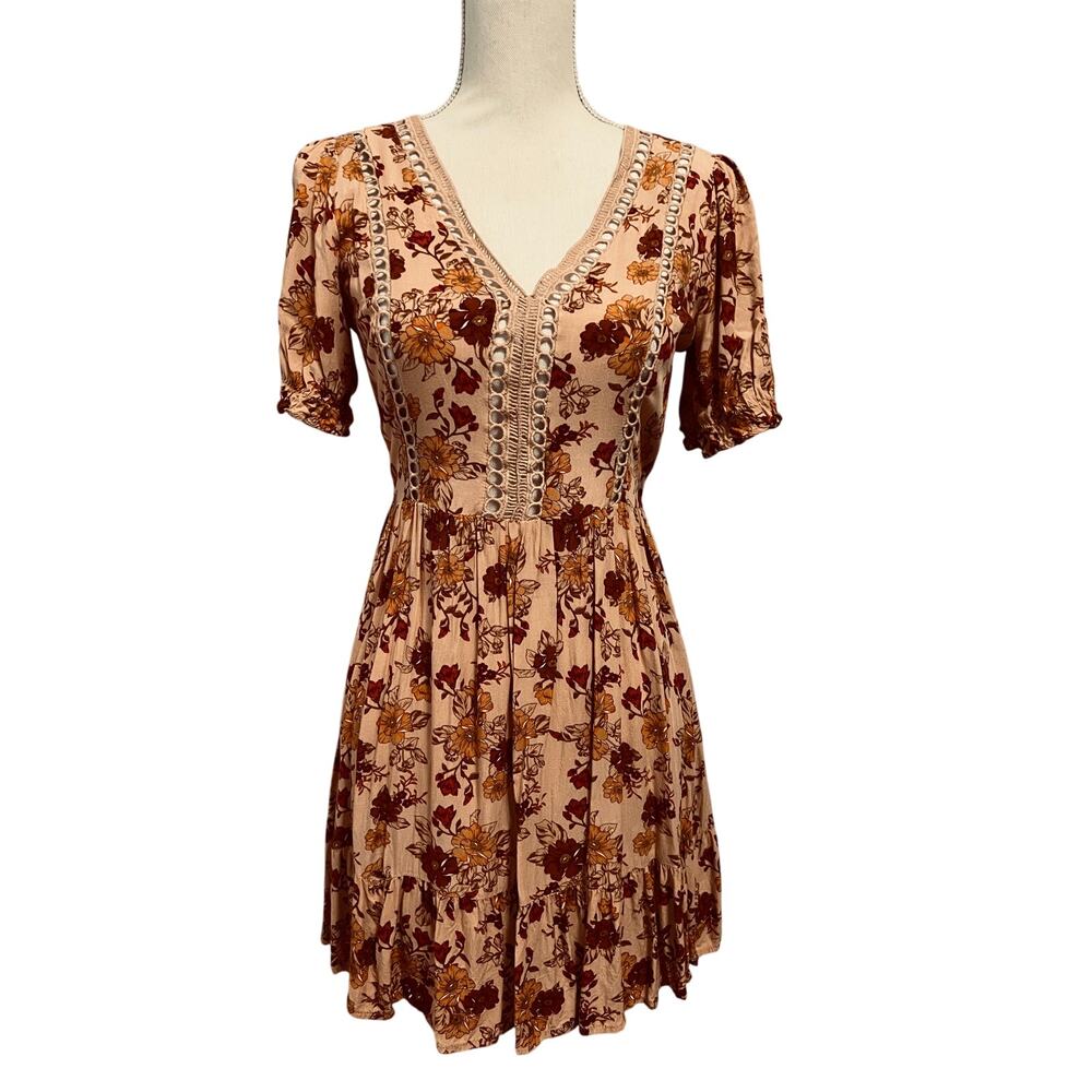 Rusttydustty Mini Dress Size Small Tan Floral Western Boho Feminine Lace Ruffle‎